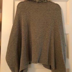 Mustard Seed Sweaters - Gray sweater with fur collar (detachable!) Mustard Seed Sweaters - Gray sweater with fur collar (detachable!)